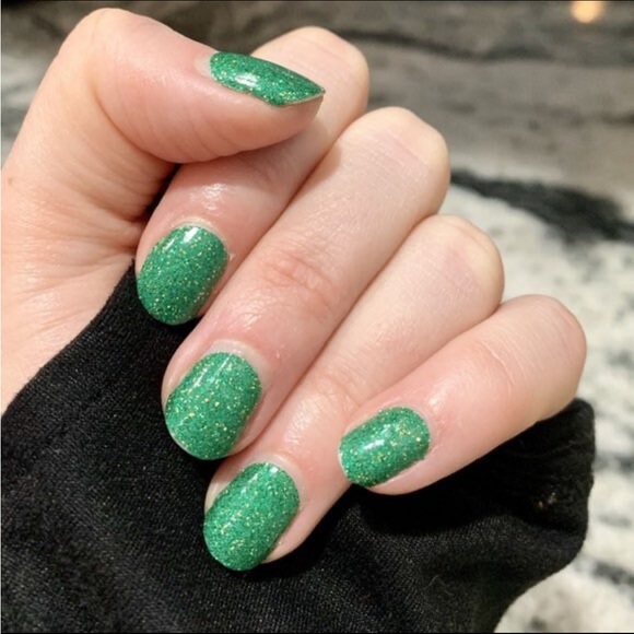*Retired* Color Street: Queen of Green | St. Patrick’s Day Gold Glitter Holiday - Picture 8 of 12